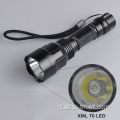 Flashlight a LED a trave ad alto raggio di pistola tattica di lunga durata